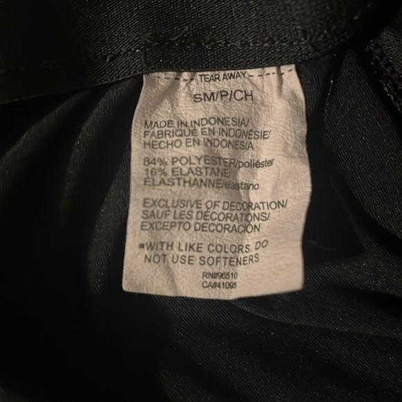 Women’s Under Armour Loose Fit Volleyball shorts - Size Small - Picture 6 of 6